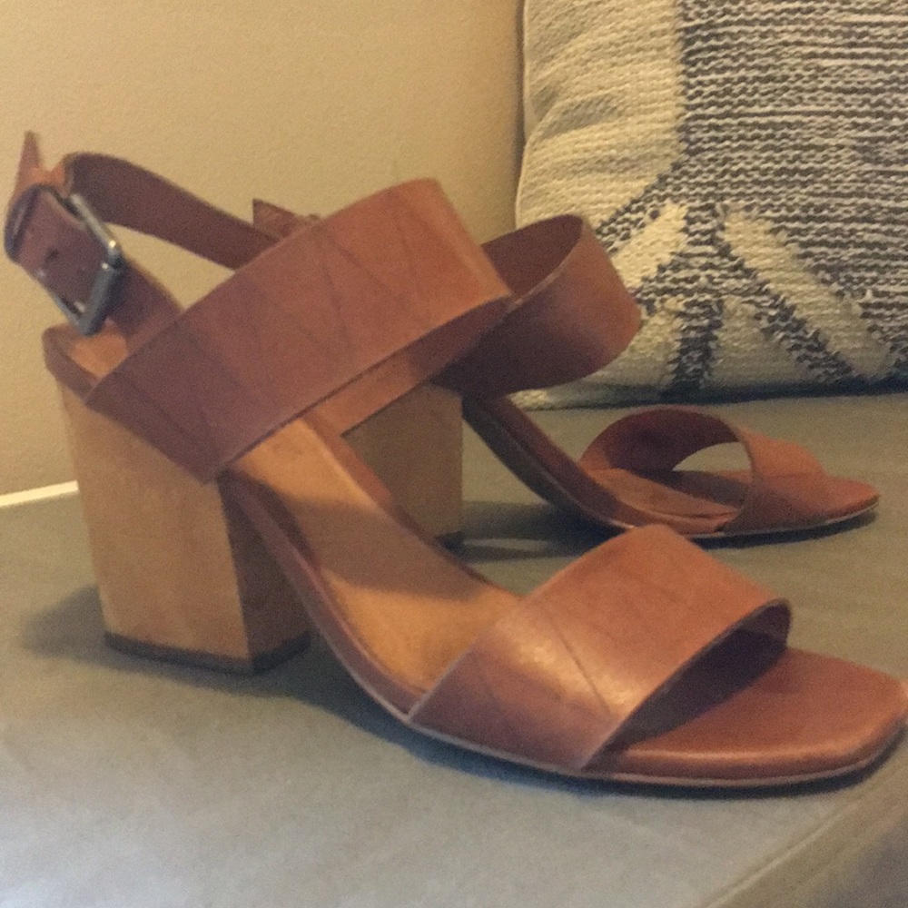 Madewell tan leather strap sandles